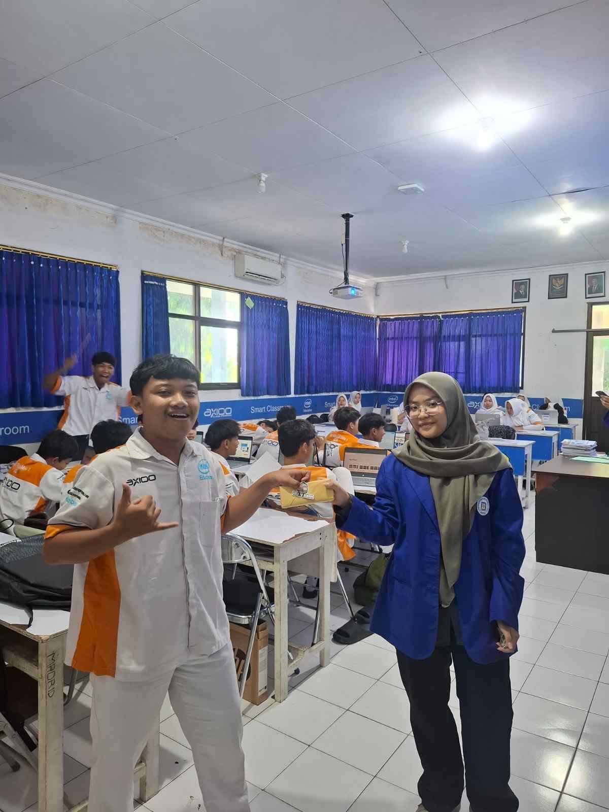 GOES TO SCHOOL BATCH 2